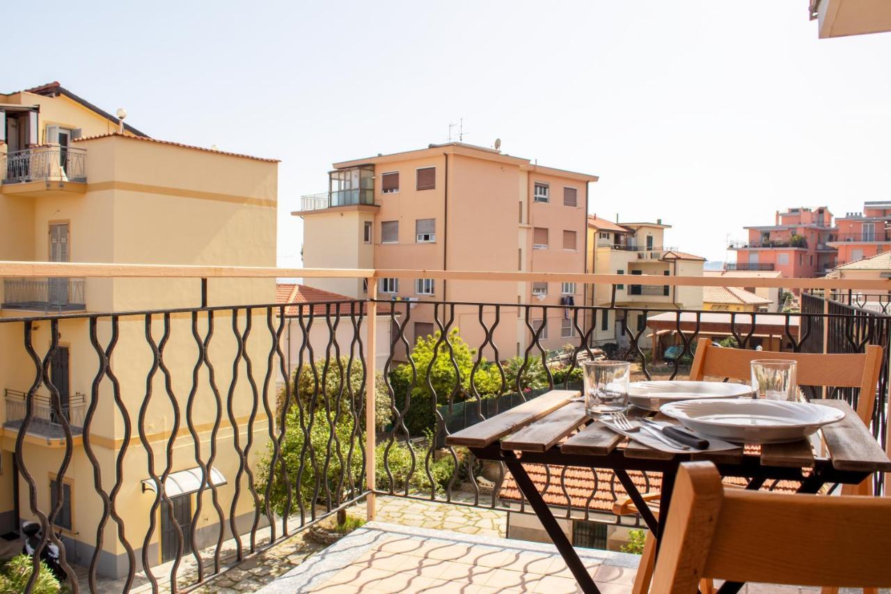 Apartamento Posto Auto Gratuito Relax A 30 Metri Dal Mare Riva Ligure Exterior foto